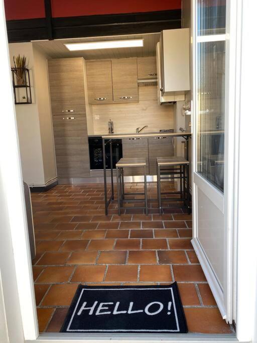 Studio Duplex Meuble Avec Place De Parking Surgères Kültér fotó